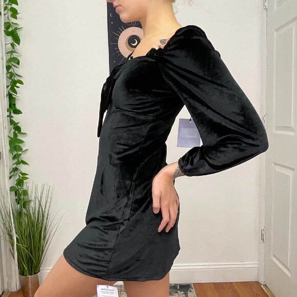 Glamorous Tie-Front Velvet Mini Dress Long Sleeve Size 6 Black - Picture 4 of 7